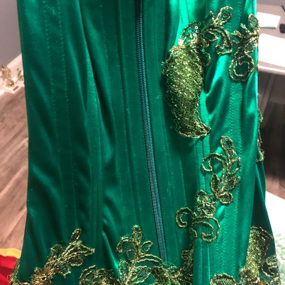 Gorgeous green strapless gown - Picture 3 of 4